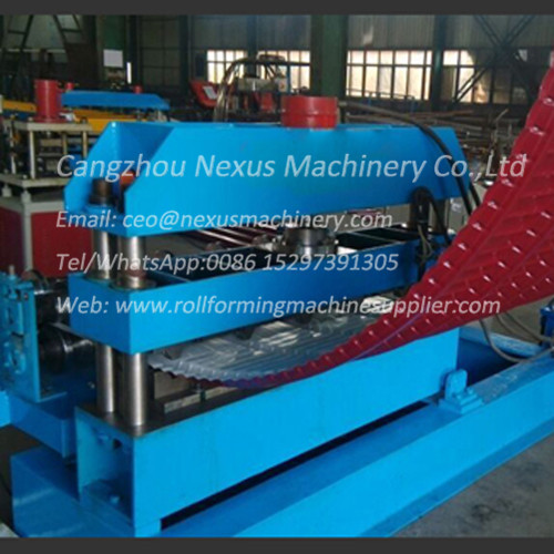 Curving roof roll forming machine